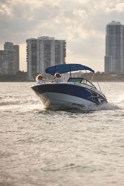 1 hour Miami Private Boat Ride with champagne and captain - Why this short Miami cruise works
