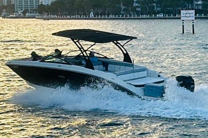2-Hours Private Miami Boat Tour With Champagne - Star Island, beaches, and the downtown view