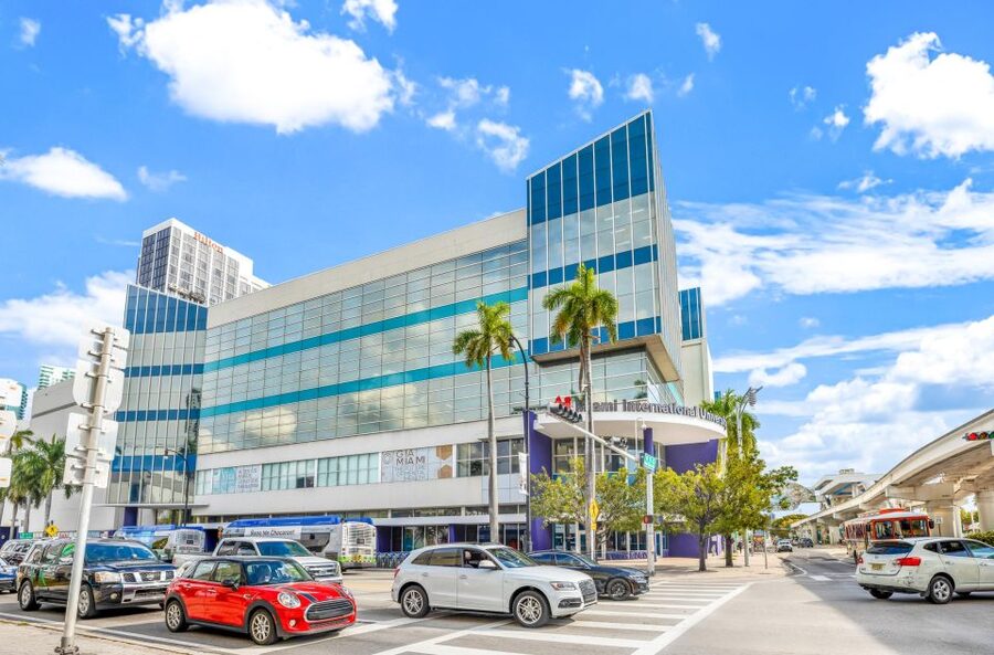 2 Pcs Per Person Luggage Storage at The HUB (Only $12) DEAL! - Is $12 good value in Miami?
