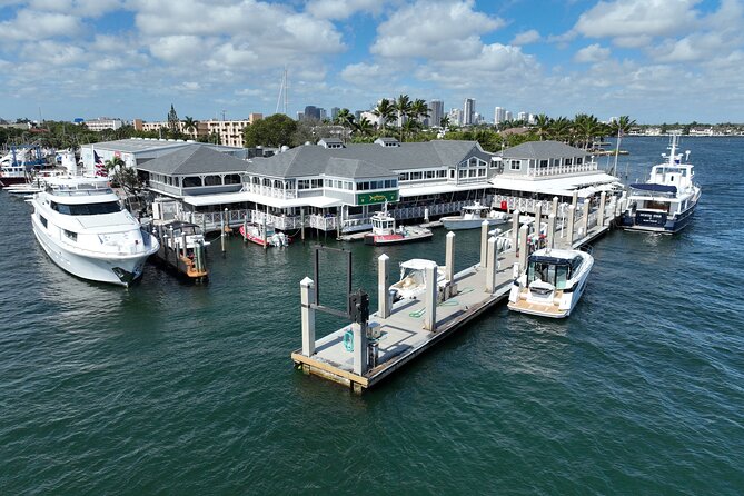 2 to 6 hours Private Yacht Cruise around Fort Lauderdale - The yacht, cooler, restroom, and music