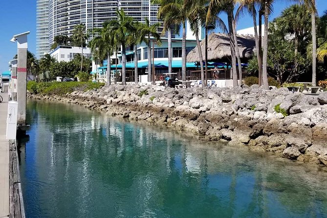 24 Ft Miami Bay: Private Boat, Gas Included , 6 people, Captained - Captain-led or self-captained?