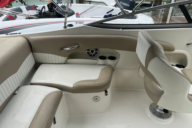 24 Ft Miami Bay: Private Boat, Gas Included , 6 people, Captained - Price and value for a private group
