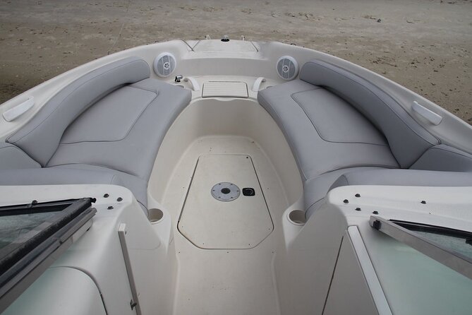 26 Ft Boat, Miami Bay Tour for 2 or 4 hours. 10 people - Key points to know before you book
