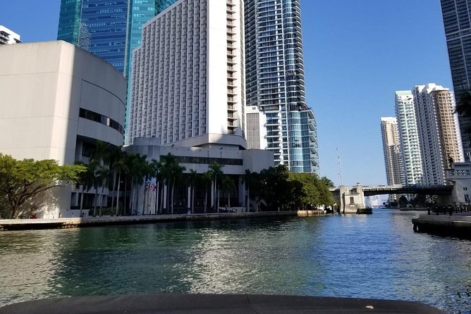 26 Ft Boat, Miami Bay Tour for 2 or 4 hours. 10 people - Nixon Sandbar and the best reason to choose four hours