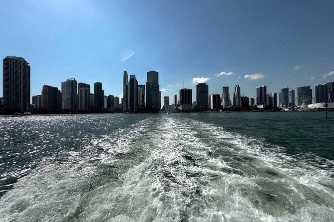 3 Hour Party Boat Jet ski Banana Tube and open bar in Miami - Small details that can make the day better