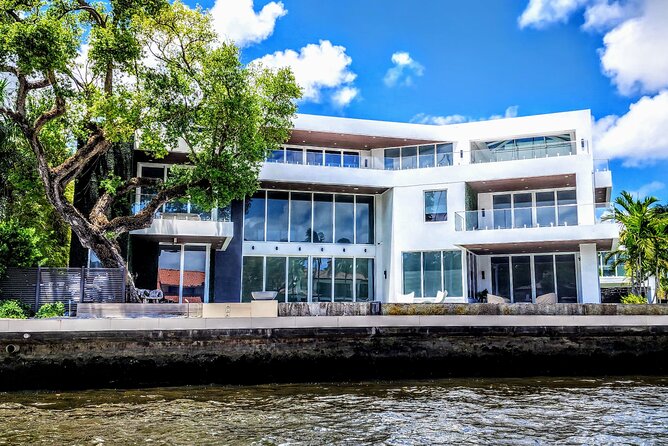 3 hours - Fort Lauderdale Scenic Boat Tour - max 6 pax - The Boat’s Comfort Matters on a Long Cruise