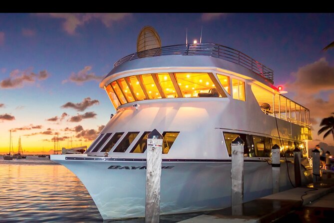 3 Story 100ft Hip Hop Yacht Party with 3 Hour Open Bar - What the 9 p.m. Miami boat party is really like