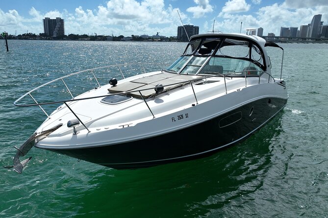 37 Ft Yacht Yacht for 2 or 4 hours, Bluetooth, In the Miami Bay - Key points to know before booking