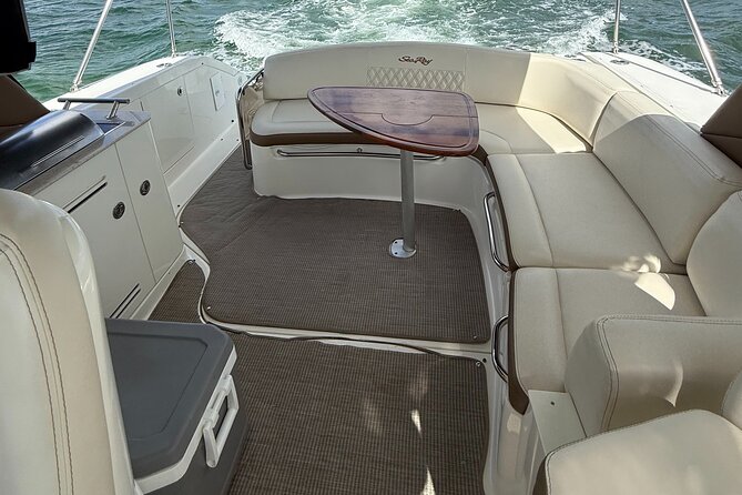 37 Ft Yacht Yacht for 2 or 4 hours, Bluetooth, In the Miami Bay - Pictures, water toys, and your own music