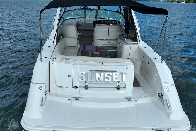 37 Ft Yacht Yacht for 2 or 4 hours, Bluetooth, In the Miami Bay - What the captain adds to the experience