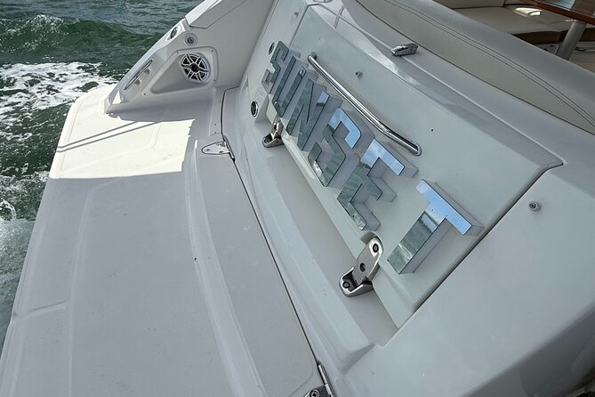 37 Ft Yacht Yacht for 2 or 4 hours, Bluetooth, In the Miami Bay - Who will enjoy this private Miami charter