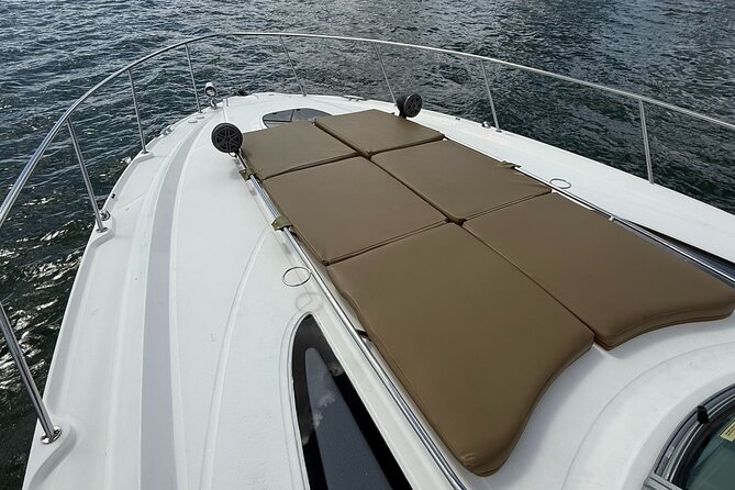 37 Ft Yacht Yacht for 2 or 4 hours, Bluetooth, In the Miami Bay - Millionaire’s Row and Miami’s waterfront homes