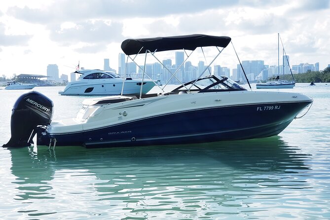 42 to 46 Ft Private Yacht Miami, rent for 2 our 4 hours, 12 ppl - What a private Miami yacht charter actually feels like