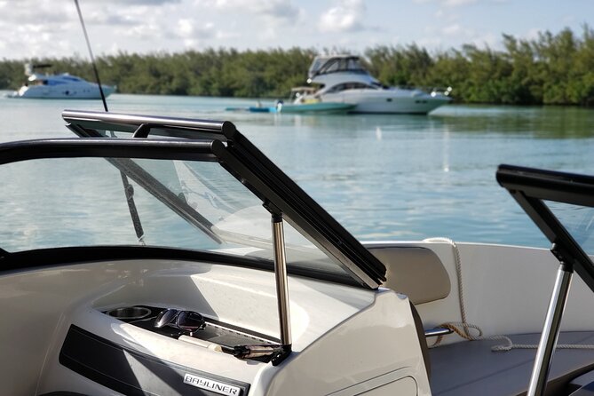 42 to 46 Ft Private Yacht Miami, rent for 2 our 4 hours, 12 ppl - Choosing two hours or four hours in Miami Bay