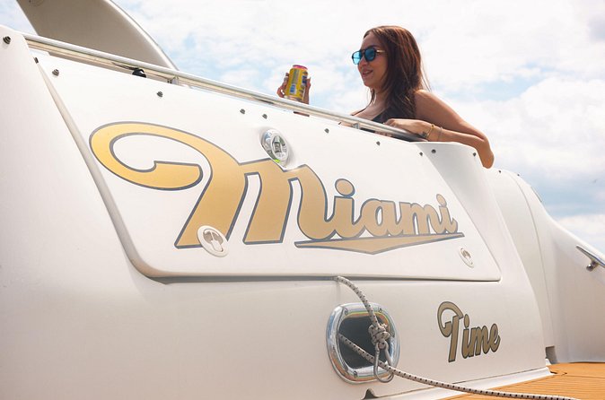 45 Ft Private Yacht Rental in Miami - Inside the 45-Foot Sea Ray