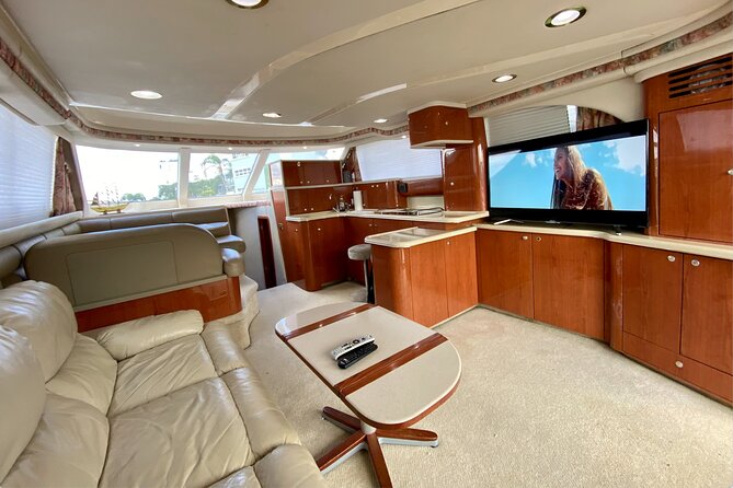52' Yacht Rental in Miami Beach with Experienced Captain - The yacht itself deserves careful questions