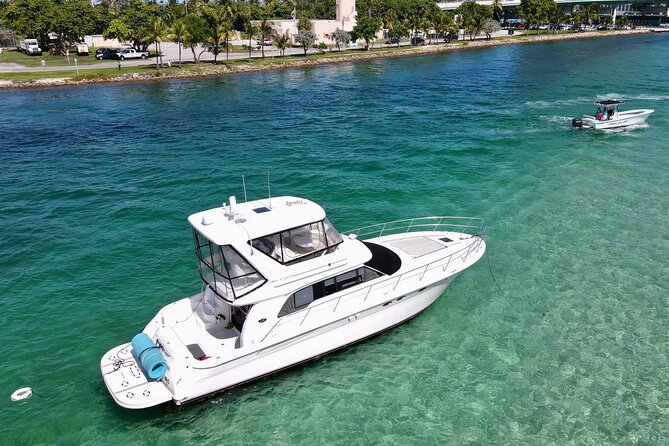 52' Yacht Rental in Miami Beach with Experienced Captain - The captain can make or break the day