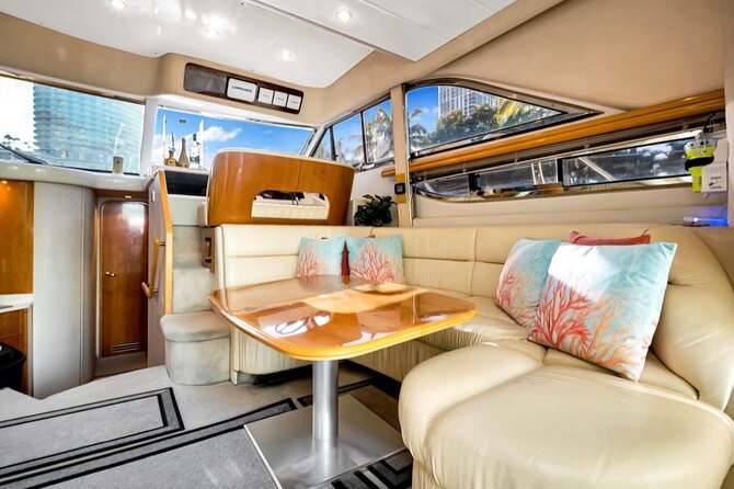 55ft + FREE HOUR Miami Yacht Rental 3 to 6 Hours 13 People - The free hour and how to compare the choices