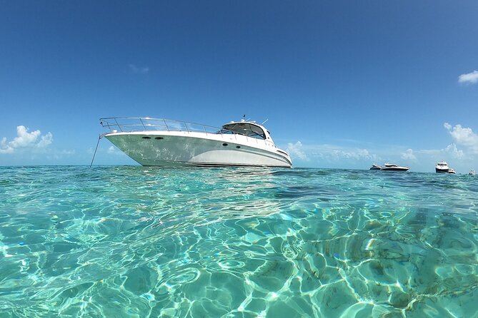 60ft Luxury Yacht Charter in Fort Lauderdale, Florida - Two bedrooms, two bathrooms, and air conditioning