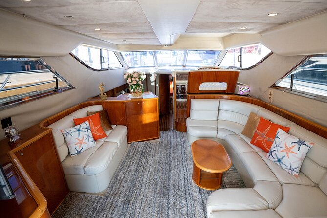 70ft + Free Hour | Miami Yacht Rental | 3 to 8 Hours | 13 ppl - What this Miami charter actually offers