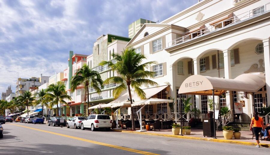 Art Deco, History and Crime Bike Tour with Design Enthusiast - What the three-hour format gives you