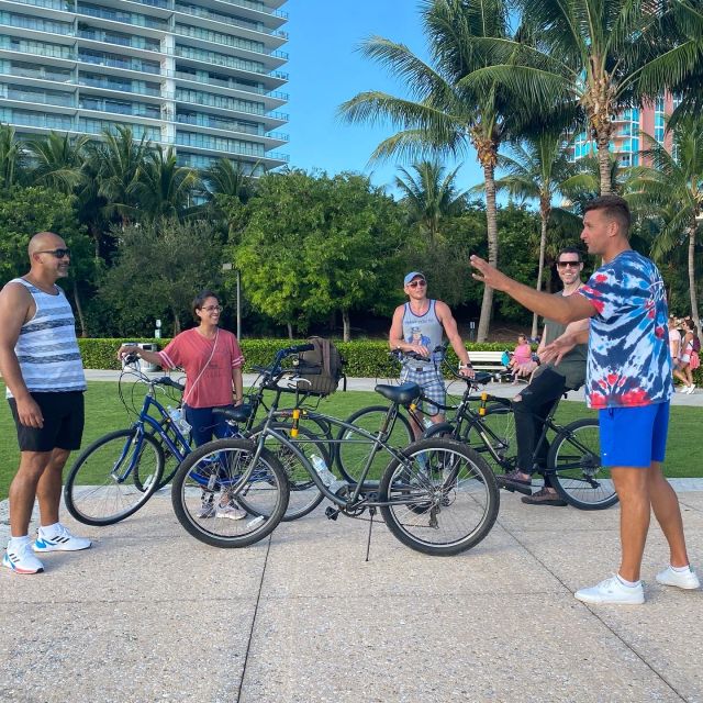 Art Deco, History and Crime Bike Tour with Design Enthusiast - Meeting Damian at the bicycle rental shop