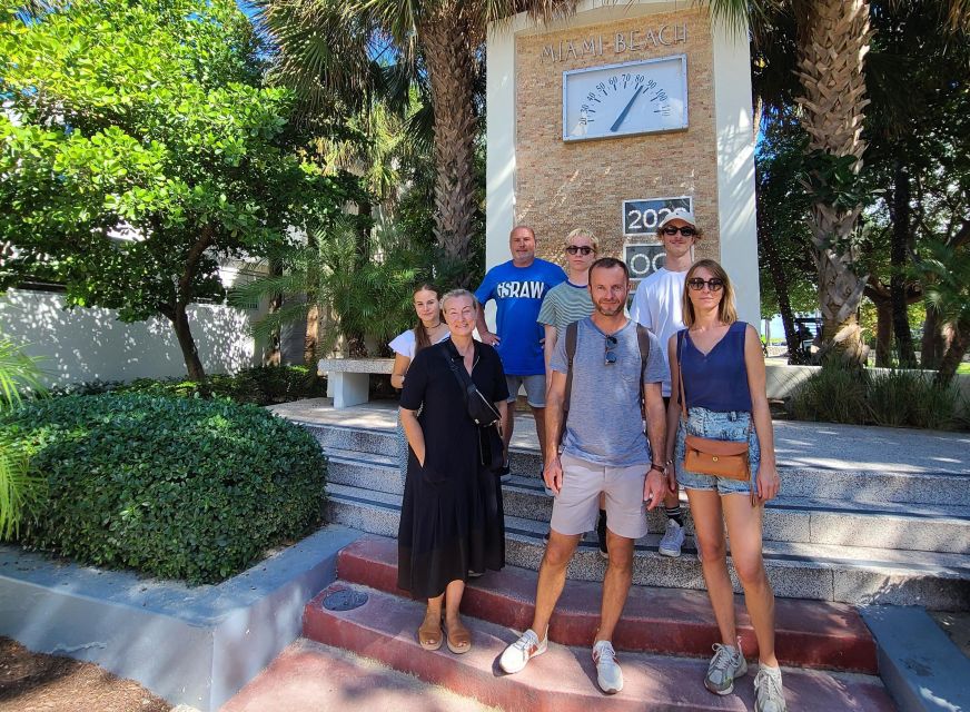 Art Deco Tour of South Beach in French - Reading the sea and travel symbols