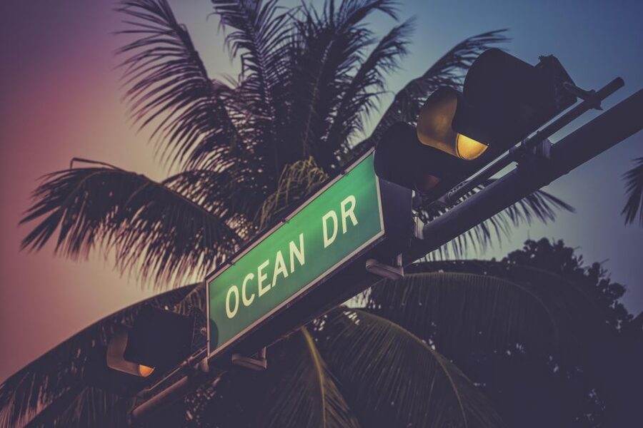 Award-winning Art Deco & Neon Lights Walking Tour - Miami Beach on screen