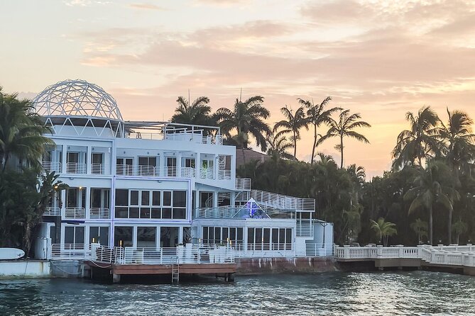 Bayside Marketplace: Millionaire Homes Boat, Stop at South Beach - Crew quality can shape the whole trip