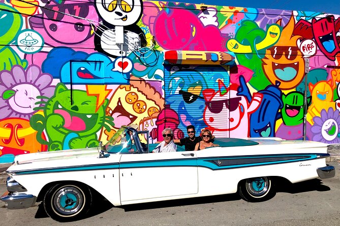Classic Car Tour of Miami Beach, Wynwood and Little Havana - A brief stop on Calle Ocho