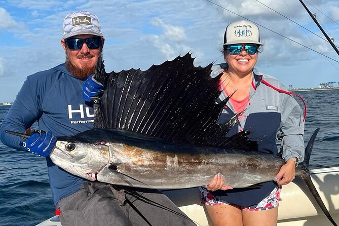 Deep sea fishing charters in Fort Lauderdale aboard 52' Hatteras - The boat, timing, and group setup