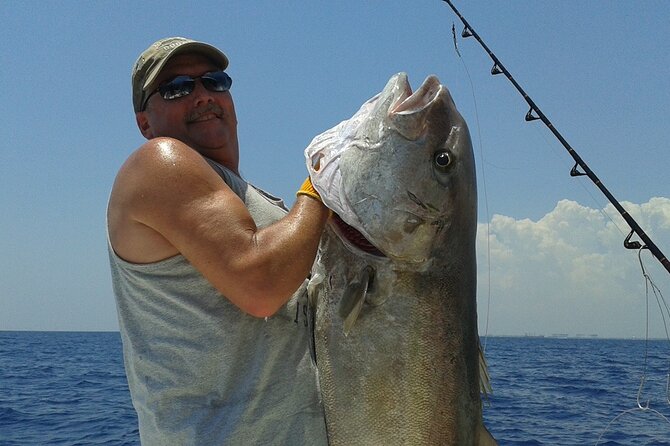 Deep sea fishing charters in Fort Lauderdale aboard 52' Hatteras - Should you book this charter?