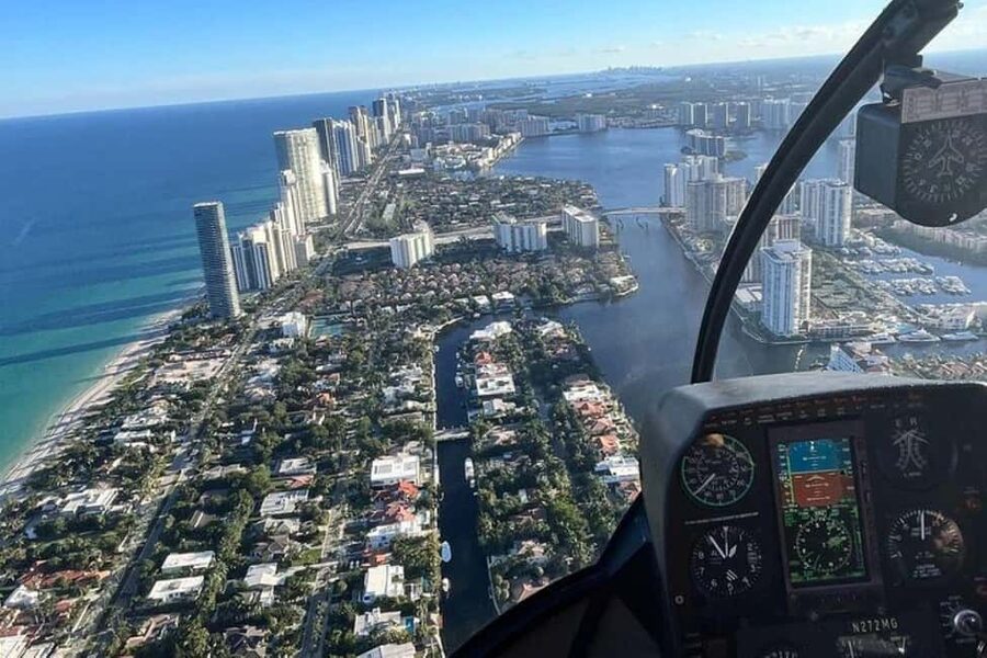 Fort Lauderdale: 20-Minute Helicopter Tour - The first photo stop before takeoff