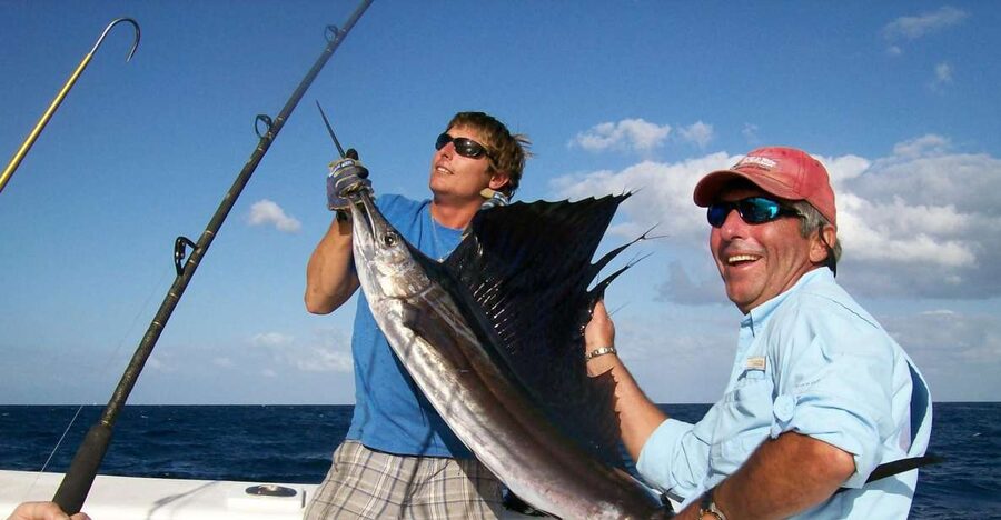 Fort Lauderdale: 4-Hour Sport Fishing Shared Charter - Preparing for sun, spray, and a shared rail