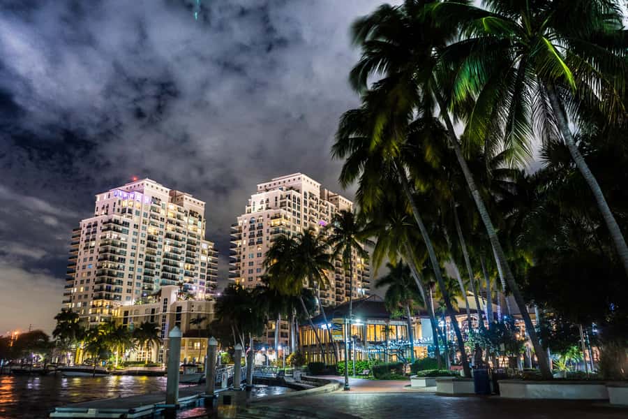 Fort Lauderdale: Ghosts and Ghouls Haunted Walking Tour - The guide makes or breaks the evening