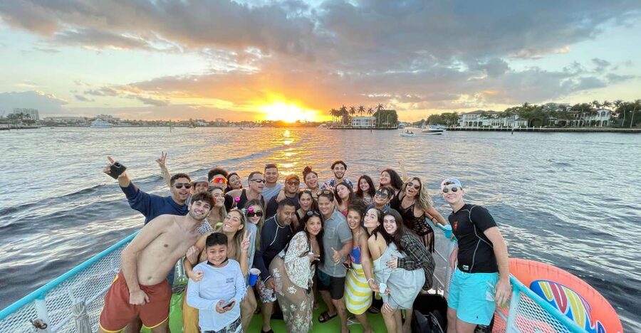 Fort Lauderdale: Holiday Lights Tour with Downtown Views - Starting at Bahia Mar and finding Dock I