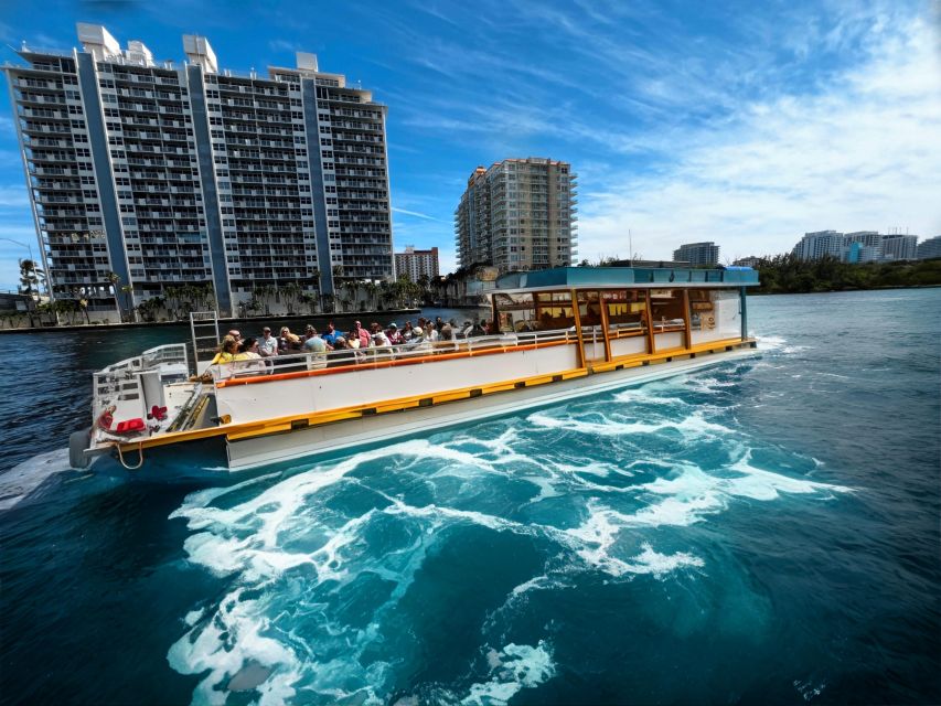 Fort Lauderdale: Millionaire's Row Cruise with Drinks - A drink, open air, and a practical boat setup