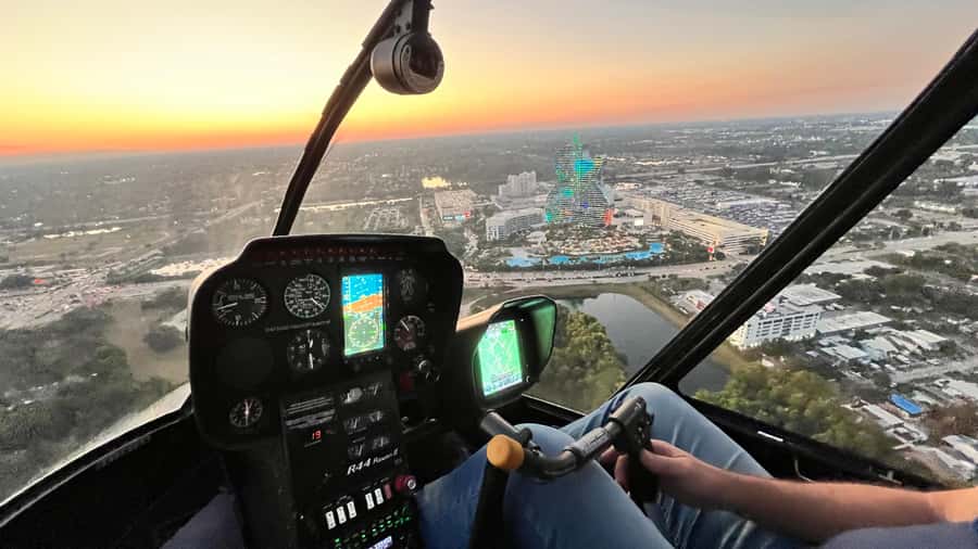 Fort Lauderdale : Romantic Champagne Helicopter Flight Tour - The 15-minute safety briefing