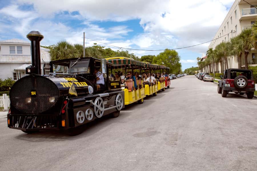 From Miami: Key West Day Tour by Motor Coach Bus - Choosing between walking and paid transport