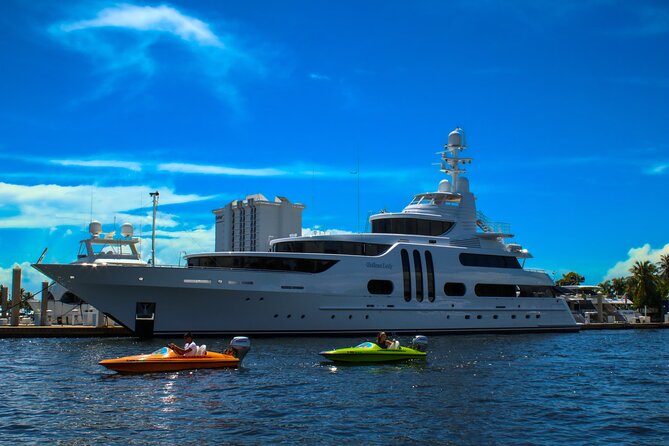 Ft. Lauderdale Mini Powerboat Rental. Canal, Yacht, Mansion Tour - A short lesson before open water