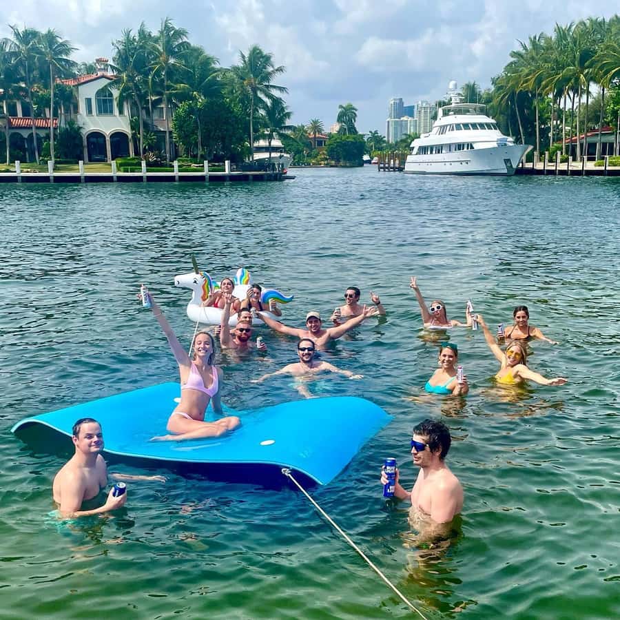 Ft. Lauderdale: Party Boat Tour to the Sandbar with Tunes - Cruising past yachts and waterfront mansions