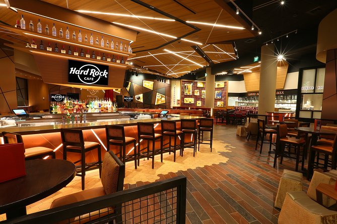 Hard Rock Cafe Hollywood Florida - The food and service: good potential, uneven voucher handling