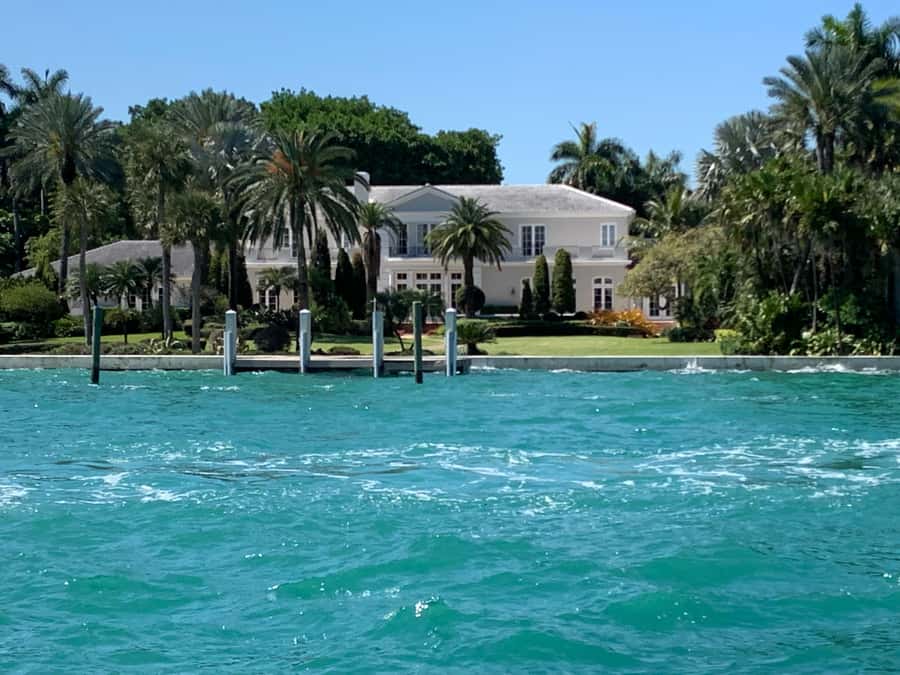 Hop-on Hop-off Water Taxi in Miami and Miami Beach - Why this boat ride gives you a different Miami view
