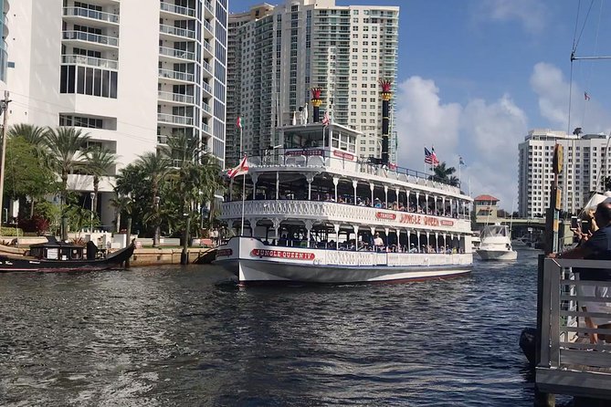Jungle Queen Riverboat 90-Minute Narrated Sightseeing Cruise in Fort Lauderdale - The first hour: Fort Lauderdale’s waterfront show