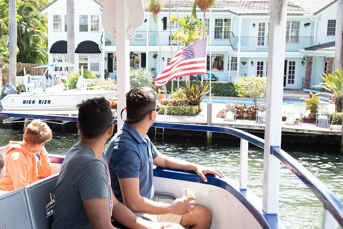 Jungle Queen Riverboat 90-Minute Narrated Sightseeing Cruise in Fort Lauderdale - Food, drinks, and the best way to handle them