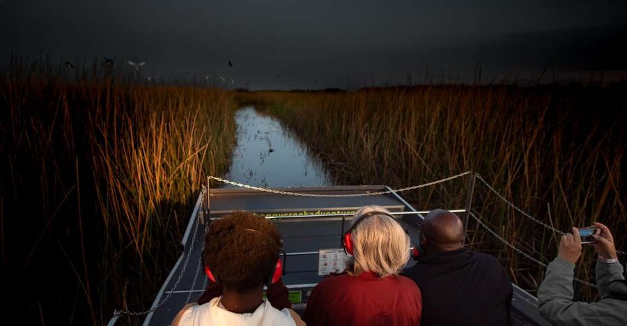 Kissimmee: Boggy Creek Airboats Adventures Night Tour Ticket - Checking in behind the Boggy Creek restaurant