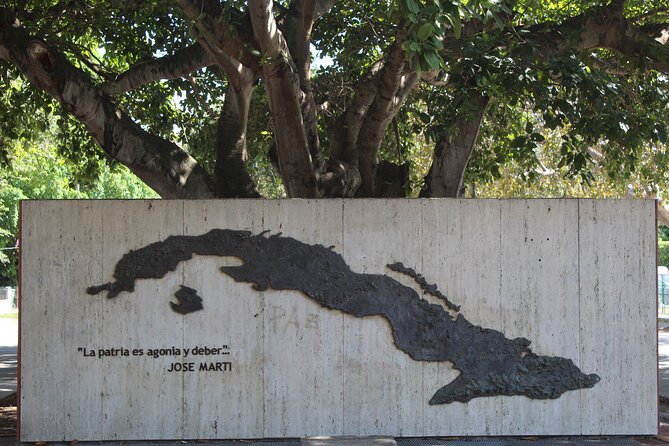 Little Havana Walking Tour for History Buffs - Futurama 1637 and the role of local artists
