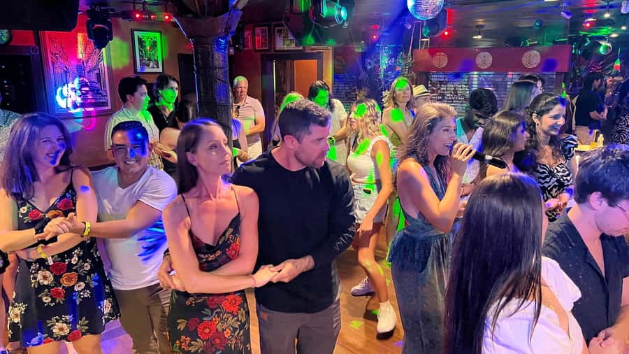 Mango's Miami: Salsa Lessons, Mojitos, Bites & Live Music - The 7pm to 8pm start: settle in before the music takes over
