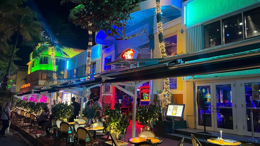 Mango's Miami: Salsa Lessons, Mojitos, Bites & Live Music - Beginner salsa at 9:20pm, the main event for first-timers