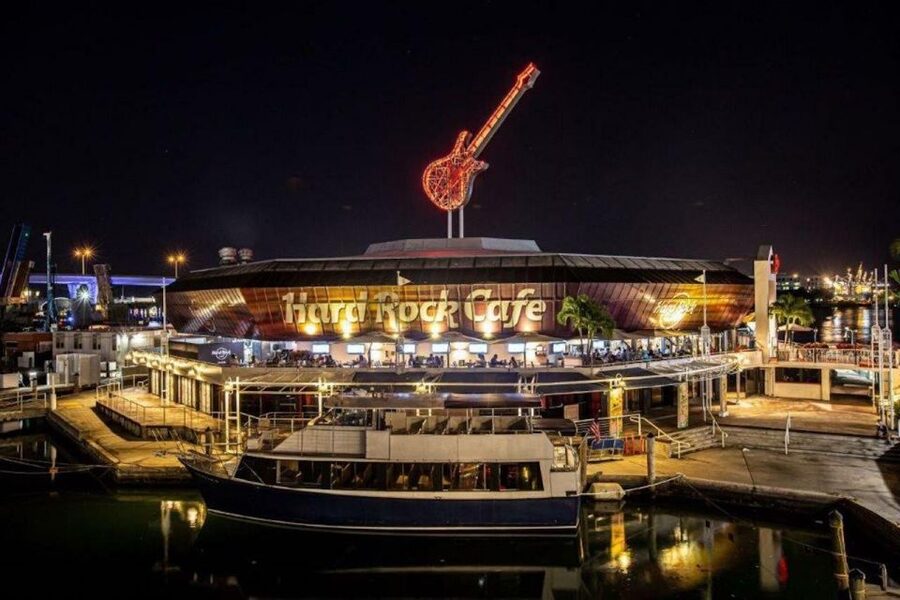 Meal at Hard Rock Cafe Miami at Biscayne Marketplace - Service and the timing of your visit